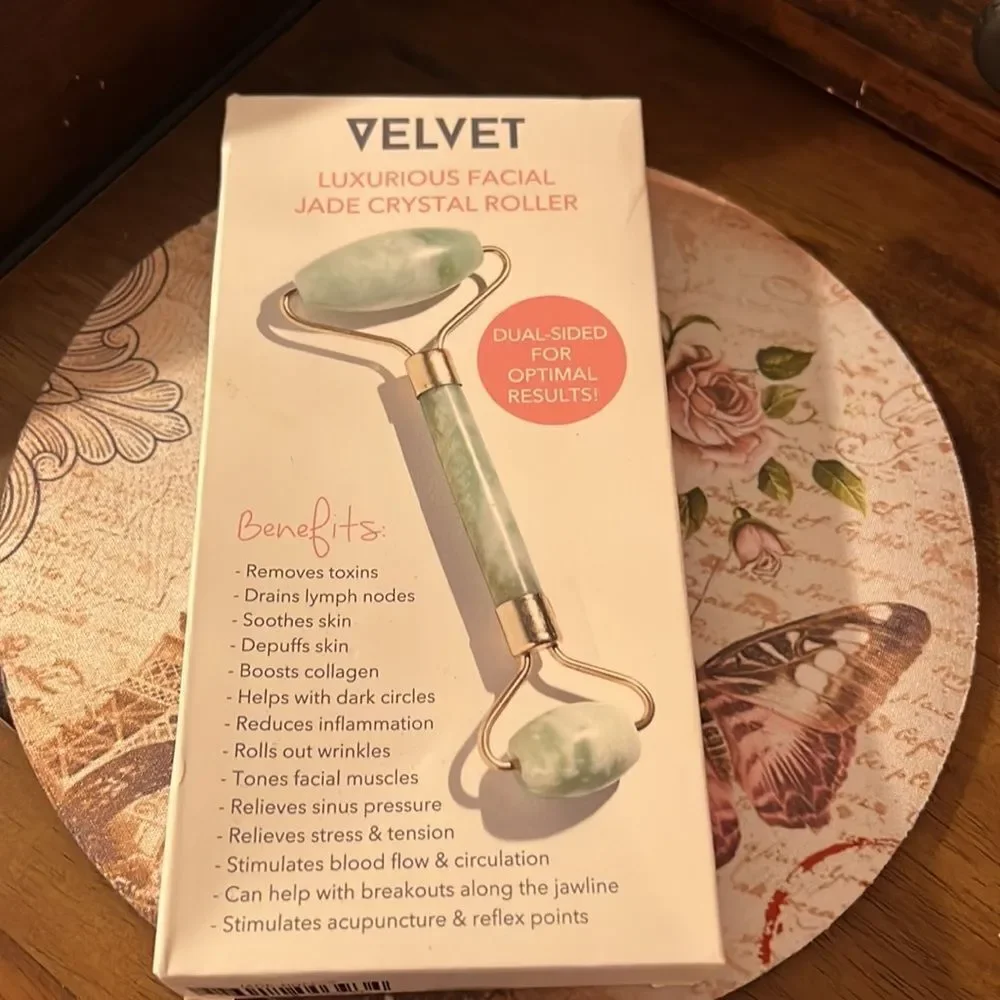 NEW IN BOX! Velvet Cosmetics Facial Jade Crystal Roller